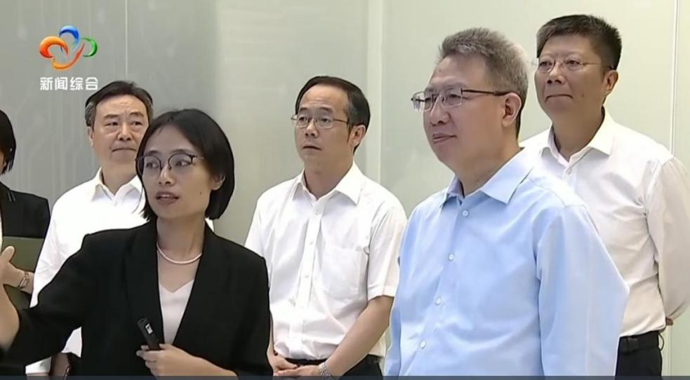 武汉市市委书记郭元强一行调研中科晶上